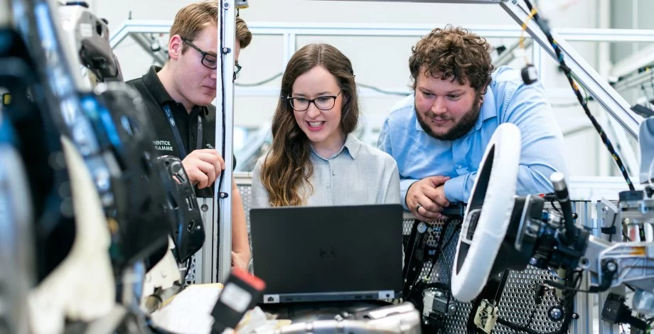 engineer-4941342_1920